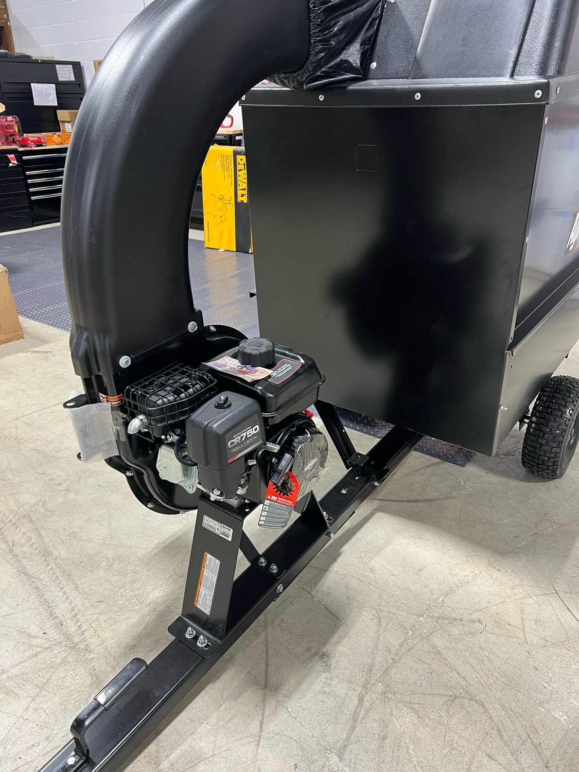 Agri-Fab Mow N Vac, 32 Cu Ft Capacity - Image 4