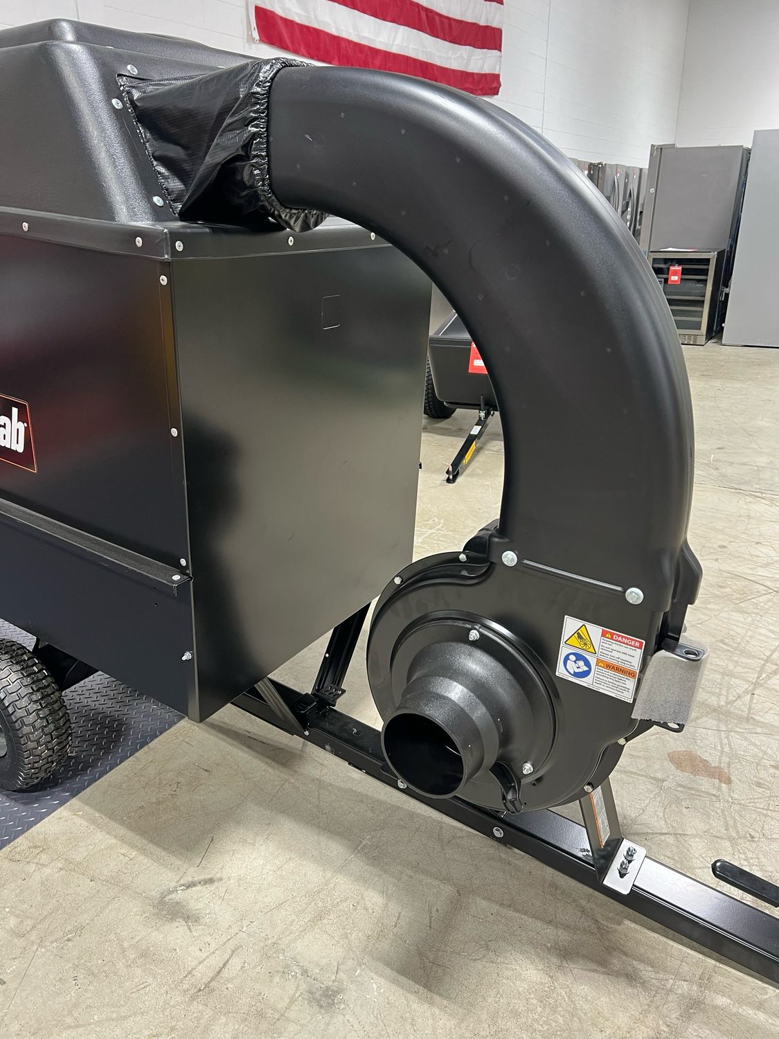 Agri-Fab Mow N Vac, 32 Cu Ft Capacity - Image 5