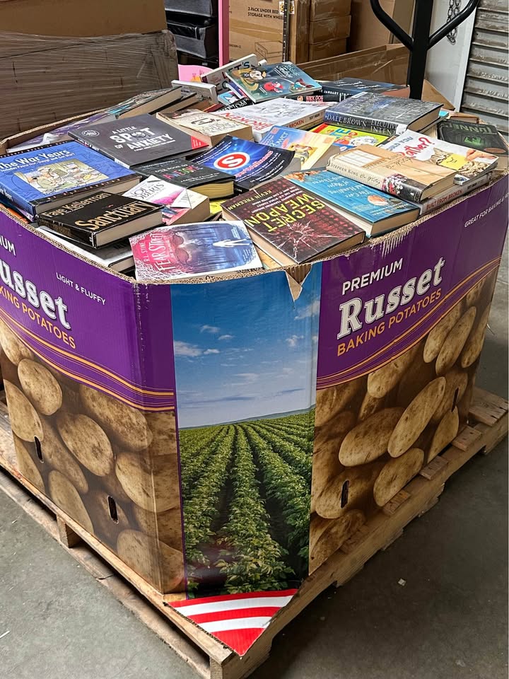 Pallet of Books - Image 3